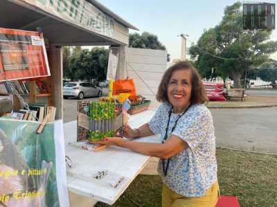 �Qui - afferma Fiorella, mentre sistema sul bancone alcuni colorati volumi pop up - oltre ad aver trasferito alcuni nostri corsi invernali, organizziamo numerosi eventi come gli incontri di lettura in riva al mare...
